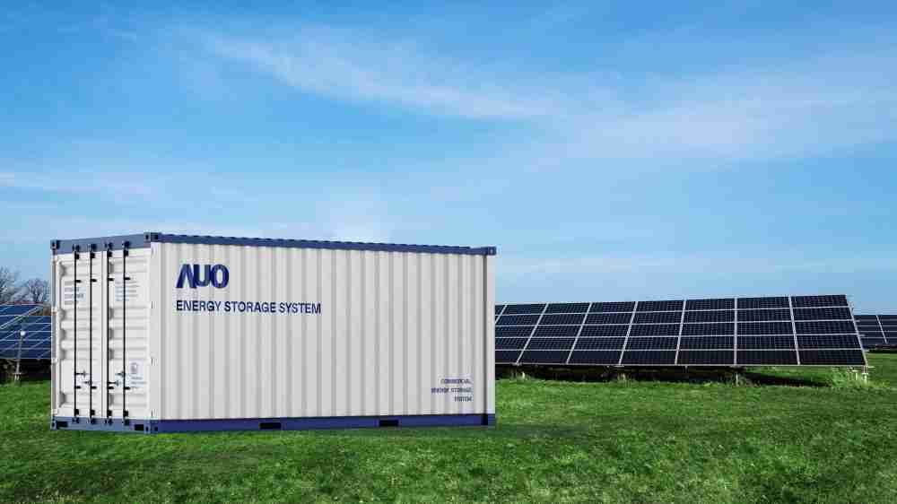 龙门国际透过AI数据管理，，，，提供不同类型用户进行储能与能源管理，，，达到再生能源管控调度成效