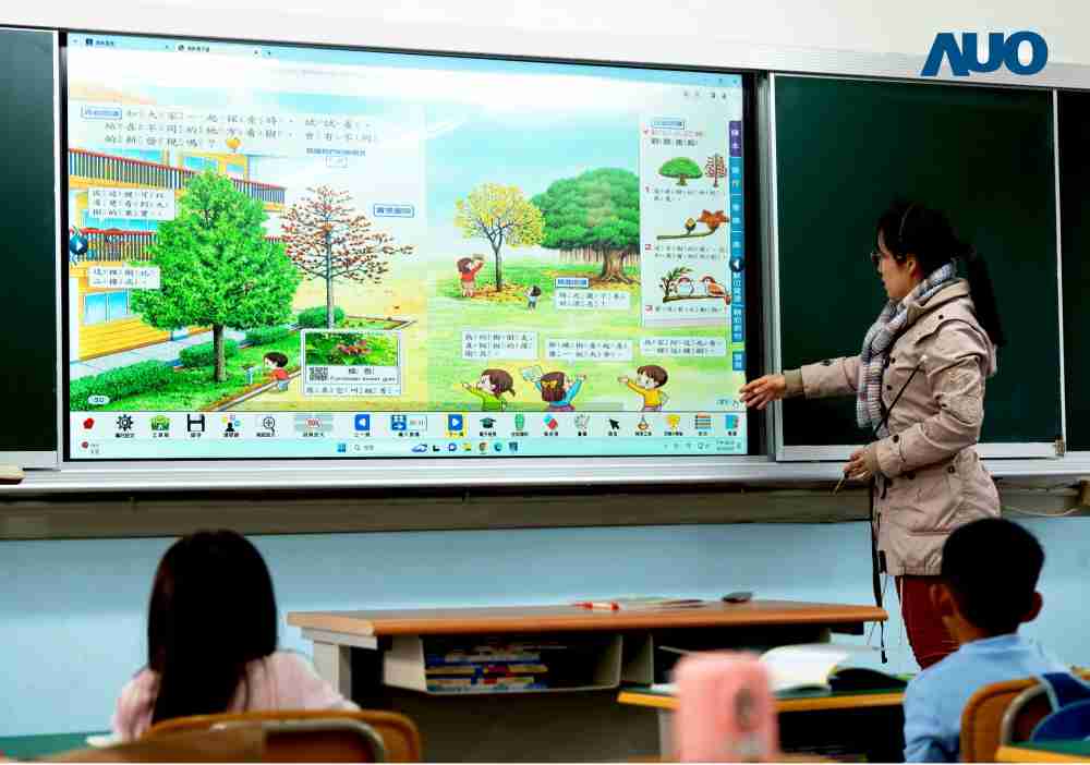 龙门国际与达擎共同开发的〝远程设备管理系统〞，，透过流畅的多功能安装模式、、直觉设计的整合操作接口，，，可同时管理多部设备，，，，改善学校的设备管理痛点