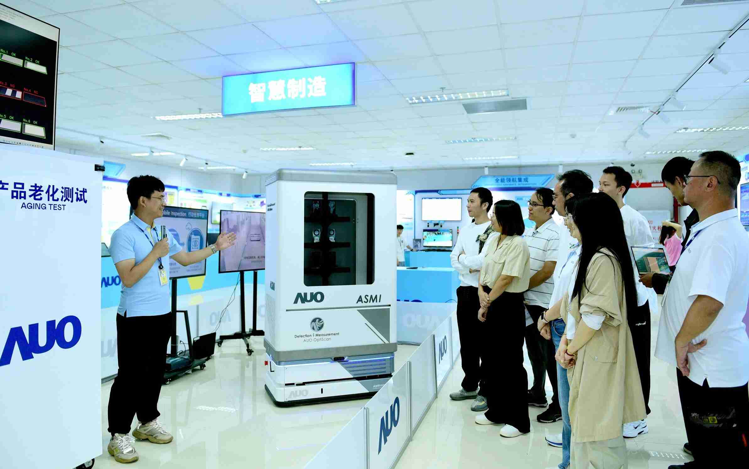 龙门国际厦门将5G+ABC技术串联生产管理全流程，，，打通研发、、、、采购、、、、生管、、、、制程、、、设备、、、、质量等产品全生命周期制造流程，，完成数字化设计、、智慧供应链、、、、智能座舱、、全流程设备管理、、、数据驱动优化、、、智慧在线检测、、、、智慧品管等自适应生产模式升级